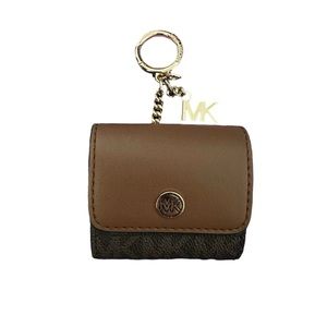 Michael Kors Jet Set Travel AirPod case